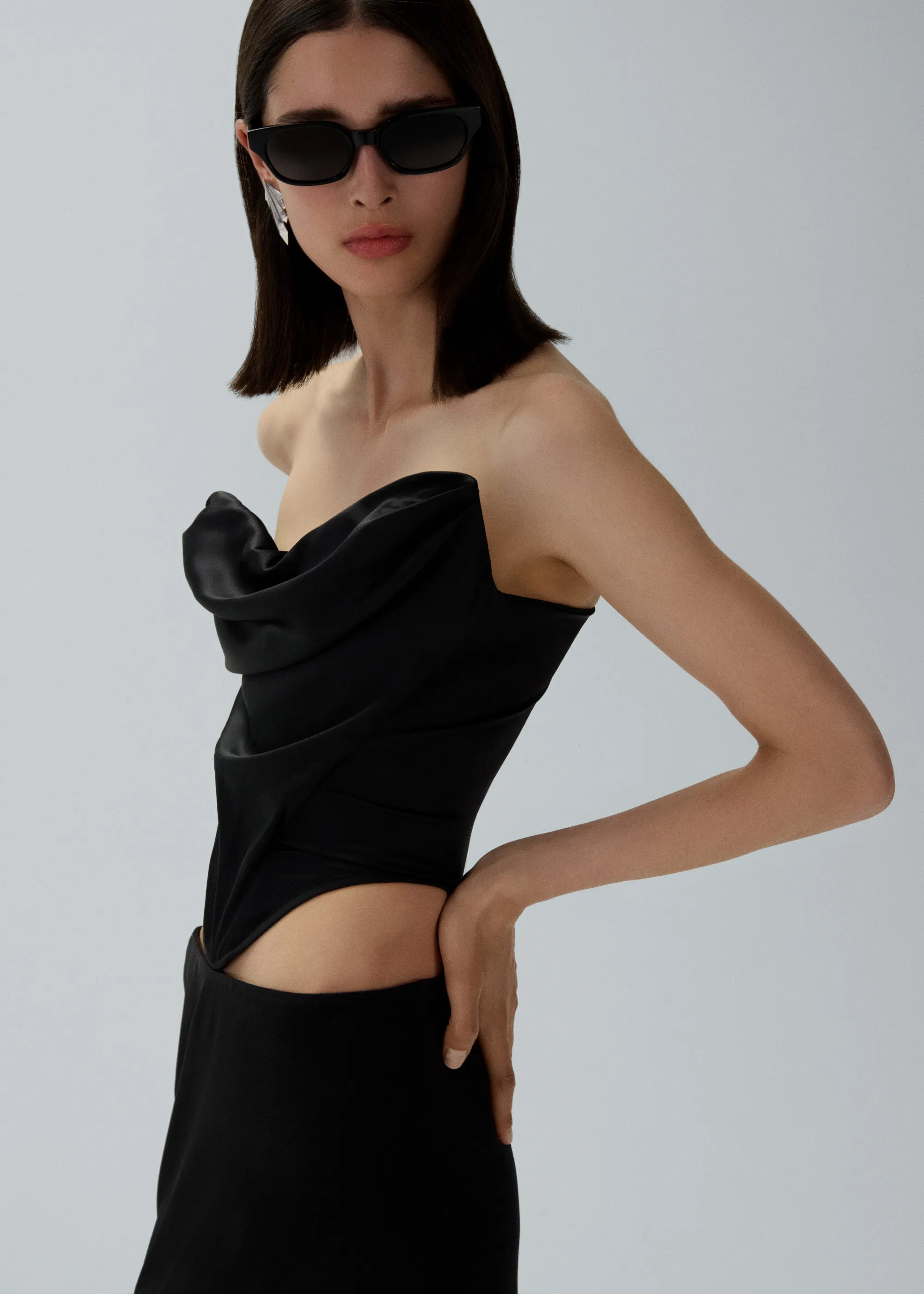 Draped satin strapless corset in black